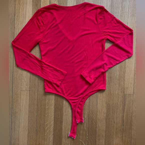 Red v-neck bodysuit - Picture 3 of 4